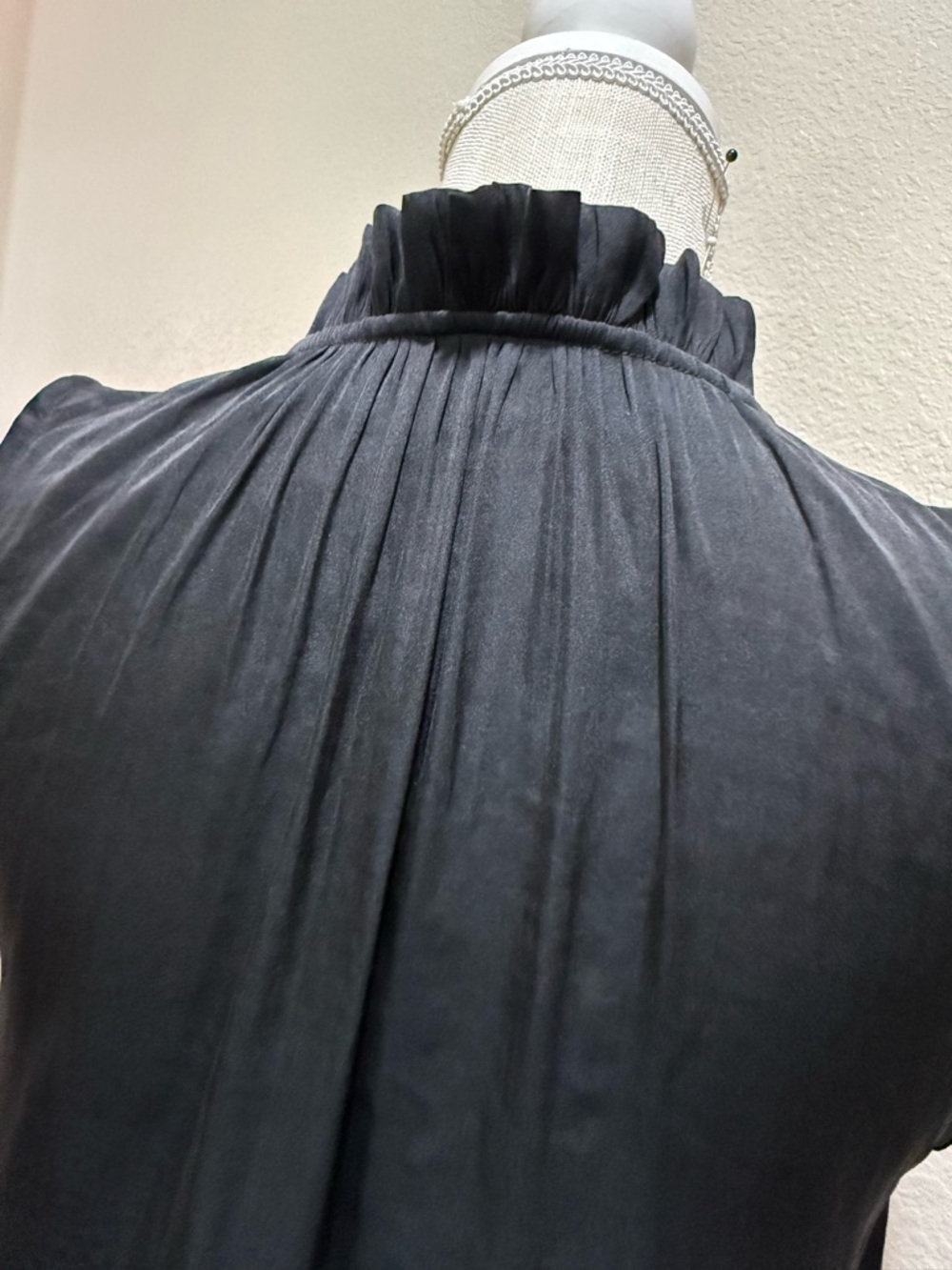 Banana Republic Black Sleeveless Ruffle-Neck Button Front Blouse - Size Small - Picture 5 of 13